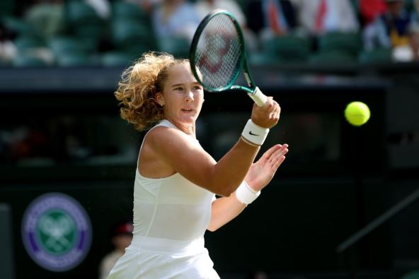 Mira Andrejeva na Vimbldonu protiv Eme Navaro