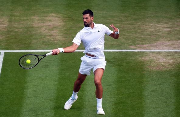 Novak Đoković na Vimbldonu protiv Flavija Kobolija