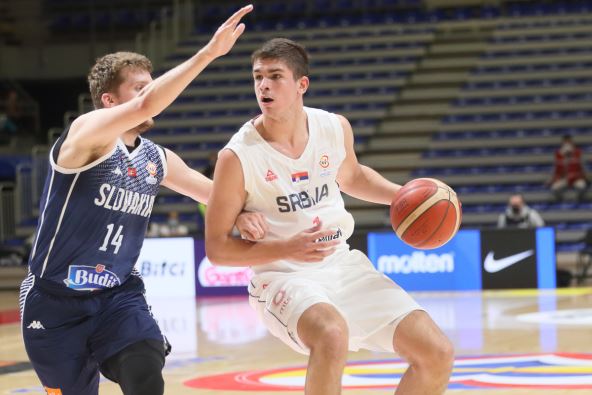 Nikola Đurišić naastupa za reprezentaciju Srbije protiv Slovačke