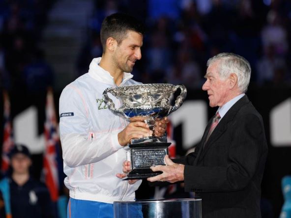 Ken Rouzvel i Novak Đoković predaja pehara