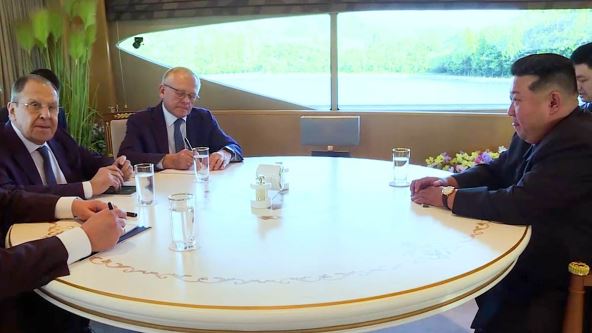 Lavrov i Kim Džong Un (1).jpg