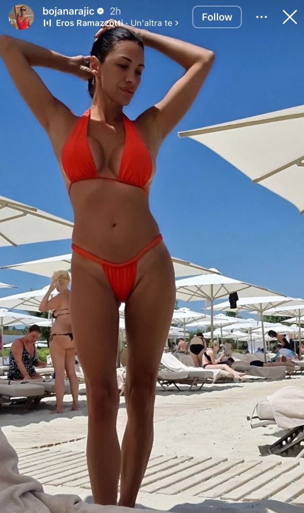 Bojana Rajić u kupaćem na plaži