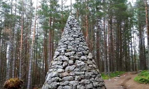 Piramide u Škotskoj 5.jpg