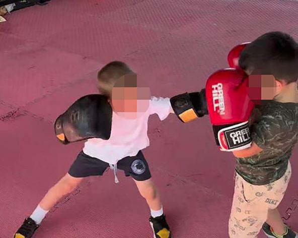 Željko nokautira druga