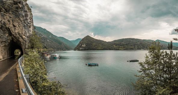 Jezero Perućac Bajina Bašta (2).jpg