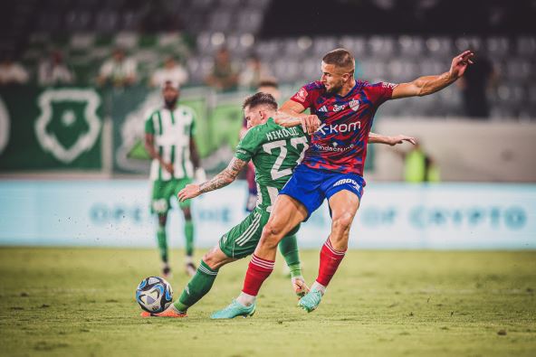 Veljko Nikolić na utakmici Aris Limasol Rakov