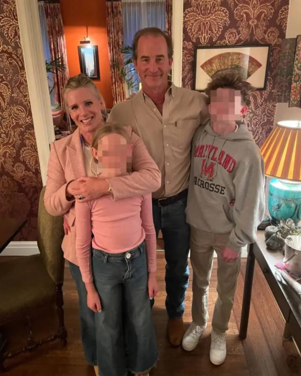 Kristin sa suprugom i decom