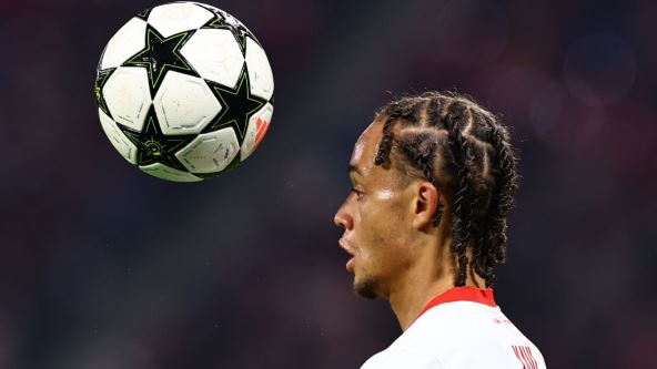 Ćavi Simons igra glavom