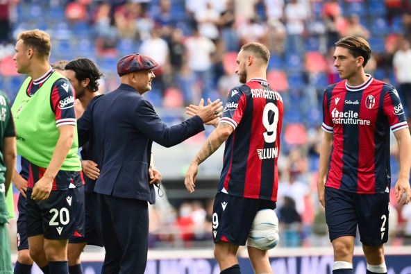 Siniša Mihajlović i Marko Arnautović se pozdravljaju u Bolonji