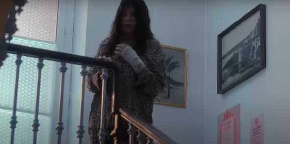 Under a dark sun, scena