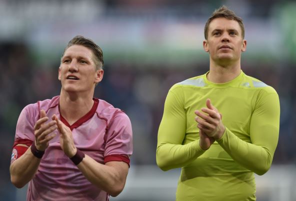 Manuel Nojer i Bastijan Švajnštajger na utakmici Bajerna