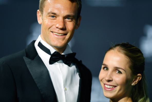 Manuel Nojer i Nina Vajs na dodeli FIFA nagrada 2016