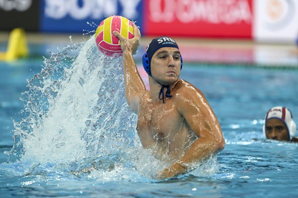 Nikola Jakšić daje gol za Srbiju.