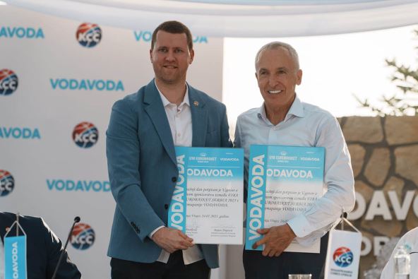 2. Osnivač brenda VODAVODA Vojin Đorđević i Bojan Popović, direktor Evropskog prvenstva 2025 za igrače do 18 godina copy.jpg