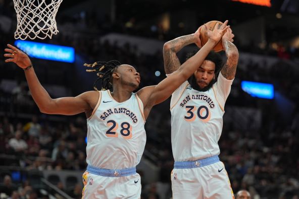 Čarls Besi hvata skok kao centar San Antonija