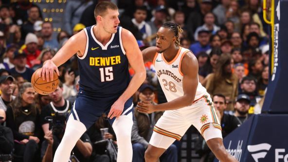Čarls Besi i Nikola Jokić u duelu na Denver San Antonio