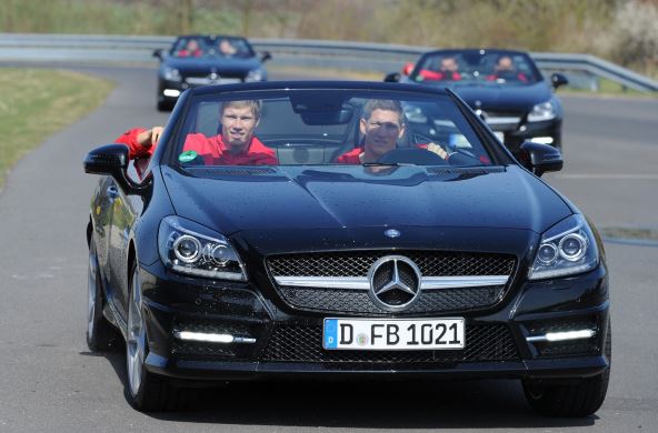 Bastijan Švajnštajger vozi automobil Mercedes