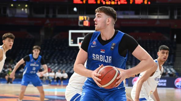 Pavle Bačko na Evropskom prvenstvu U18 protiv Grčke u Beogradskoj areni