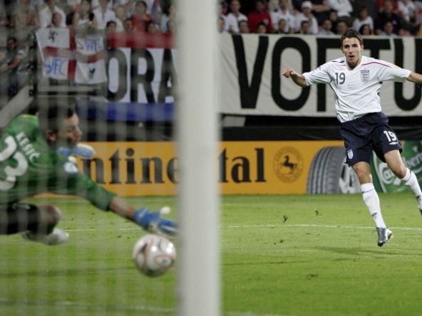 Met Derbišajer daje gol protiv Srbije