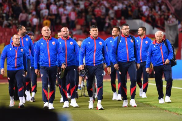 Vladan Milojević sa trenerima iz stručnog štaba Crvene zvezde.