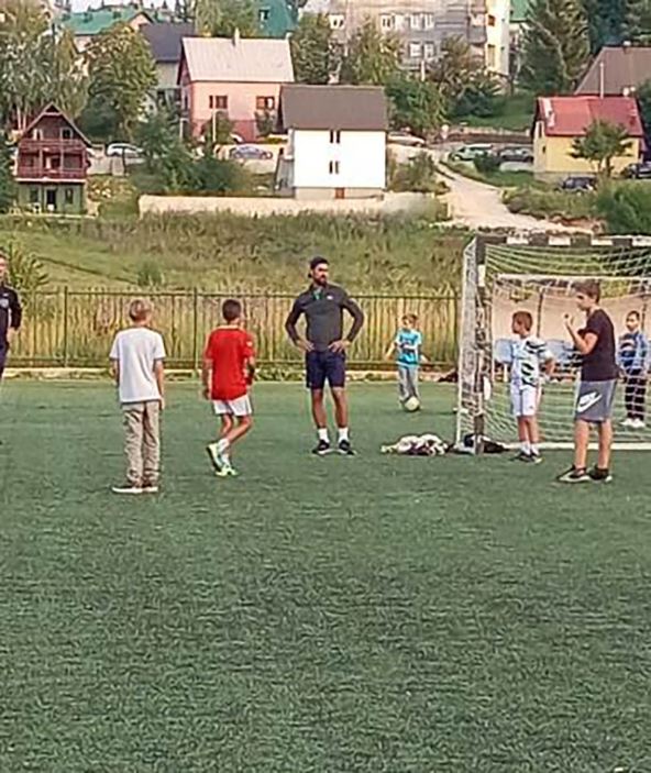 Novak Ðoković igra fudbal na Žabljaku.jpg