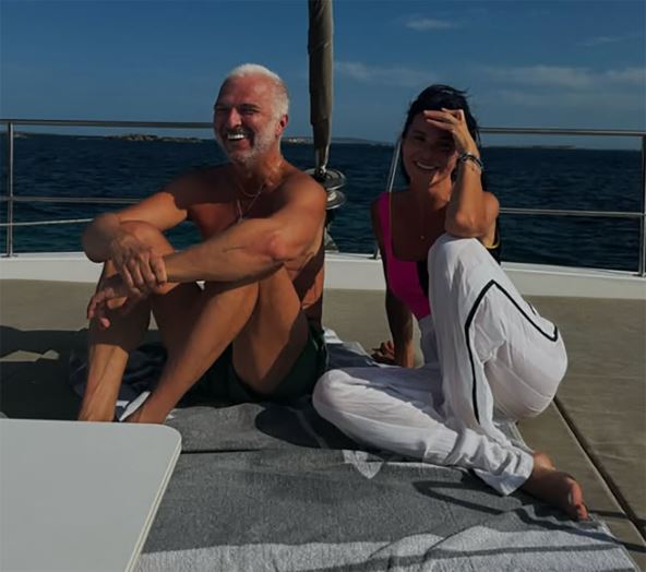 Aleksandra uživa na letovanju sa suprugom