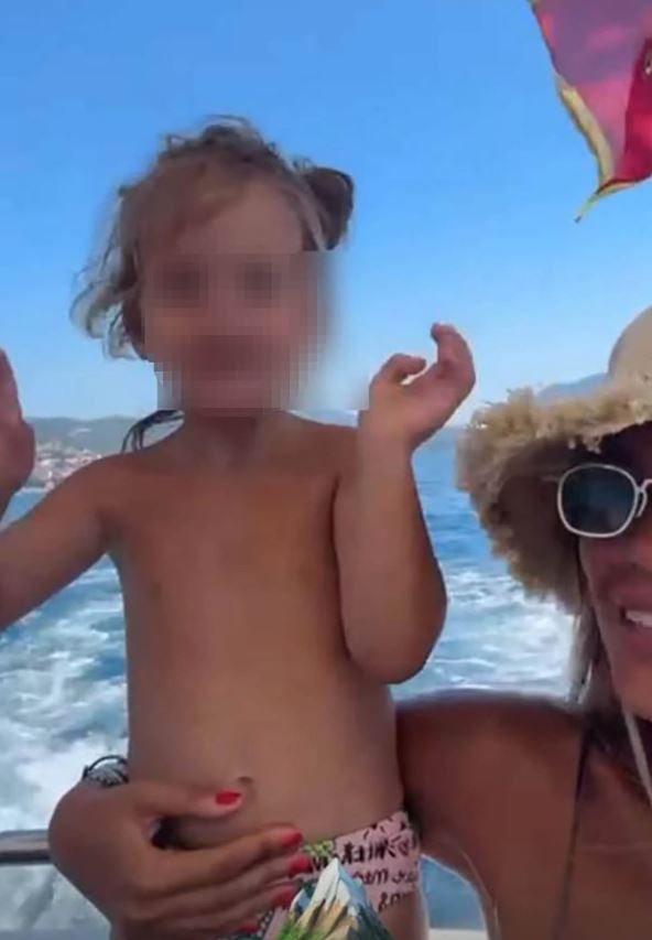 Jovanov snimak Marije Mikić i ćerke na brodu