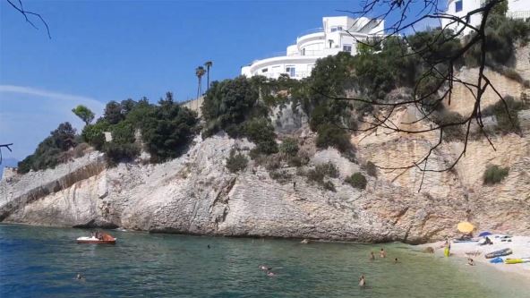 Kristalna plaža.jpg