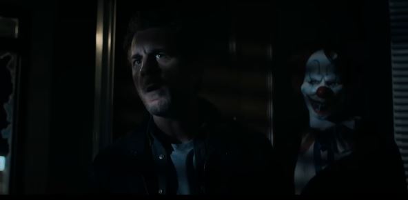 Clown in a Cornfield, klovn koji ide za ljudima