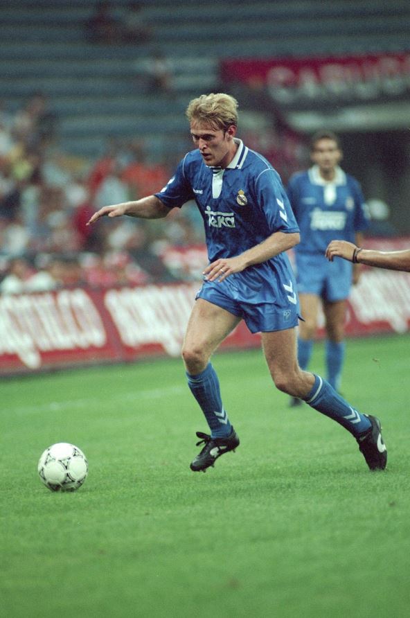 Robert Prosinečki igra za Real protiv Milana 1993