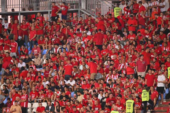 Crvena Zvezda - Leh (1).jpg