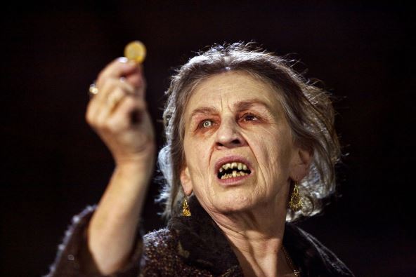 Lorna Rejver u hororou Drag me to hell