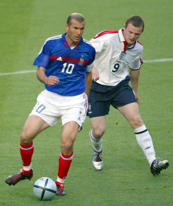 Vejn Runi i Zinedin Zidan na utakmici Francuska Engleska