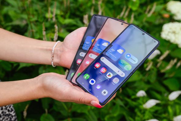 Galaxy Z Flip7 promo (1).jpg