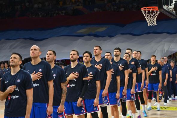 Himna Srbije pred meč protiv Slovenije u Beogradskoj areni
