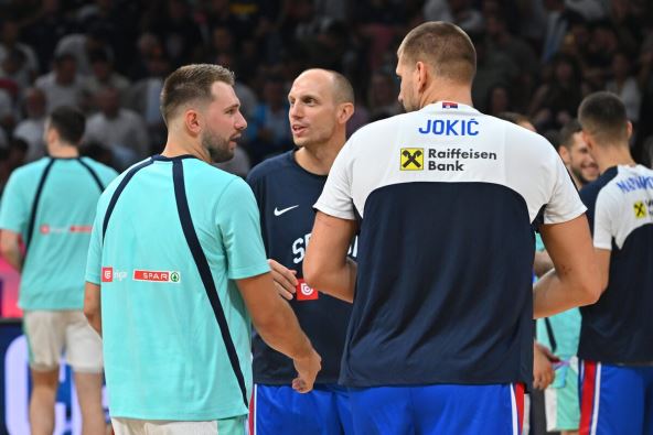 Luka Dončić i Nikola Jokić pričaju pred meč Srbije i Slovenije.