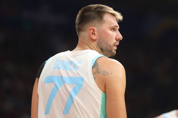 Luka Dončić na meču Srbija - Slovenija u Beogradskoj areni