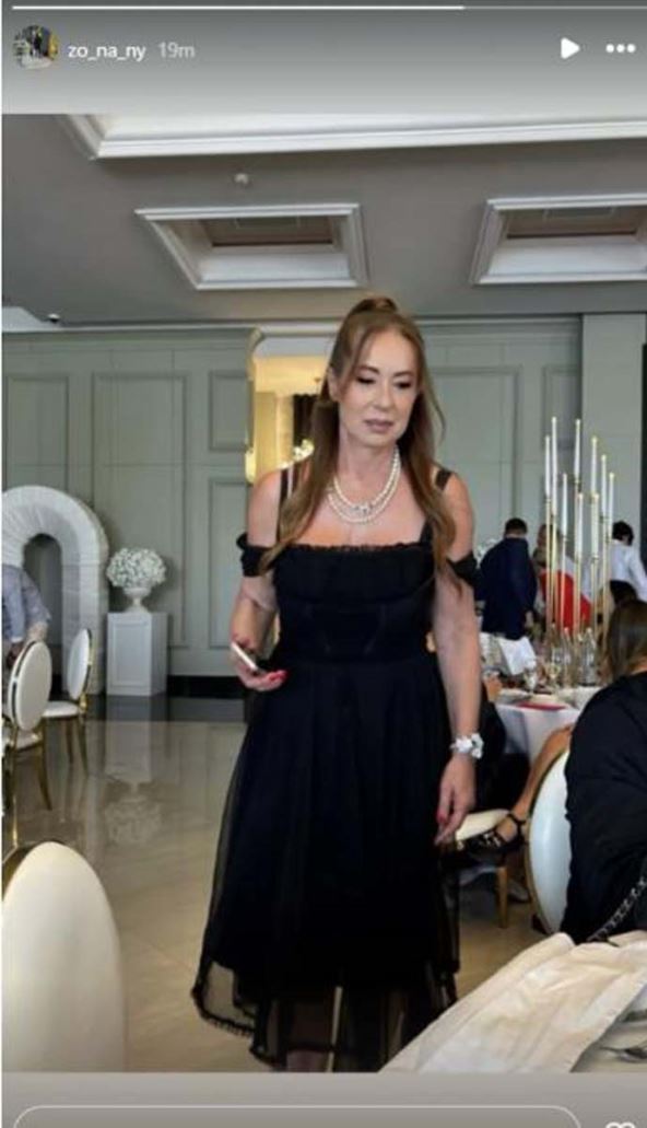 Zorica na sebi ima skupocenu ogrlicu