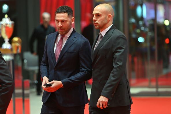 Slavko Perović i Duško Tošić u odelima.