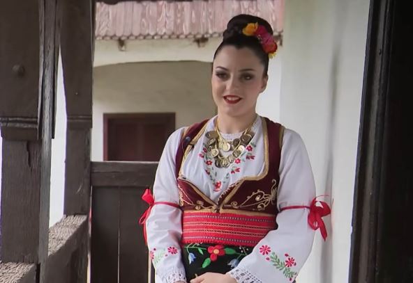 bizarni srpski običaj (1).jpg