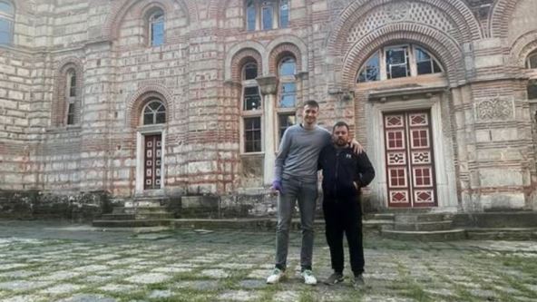 Aleksa Avramović u crkvi