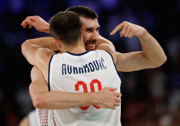 Ognjen Dobrić i Aleksa Avramović pozdrav na terenu