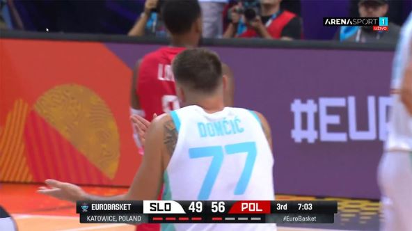 Luka Dončić jurio na sudije na Eurobasketu (2).jpg