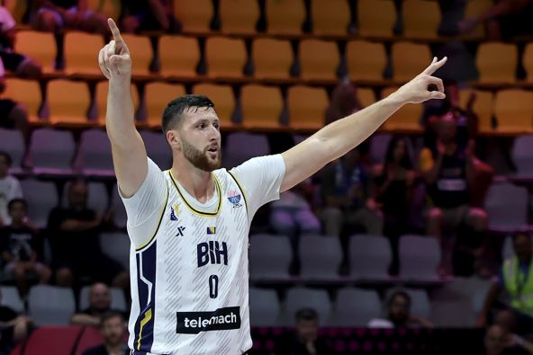 Jusuf Nurkić u dresu BiH.