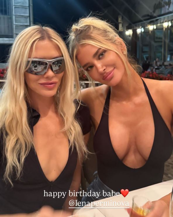 Sofija Milošević pozira sa Elenom Perminovom