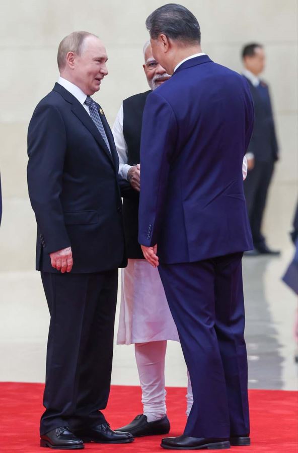 Vladimir Putin Si Điping Narendra Modi 1.jpg