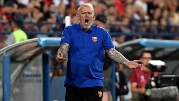 Robert Prosinečki na utakmici Crna Gora Češka