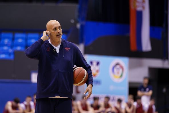 Zoran Lukić drži predavanje tokom trenerskih dana
