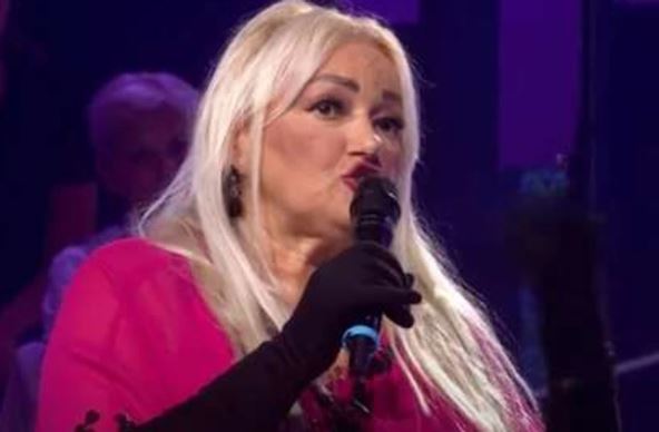 majka done ares u nikad nije kasno