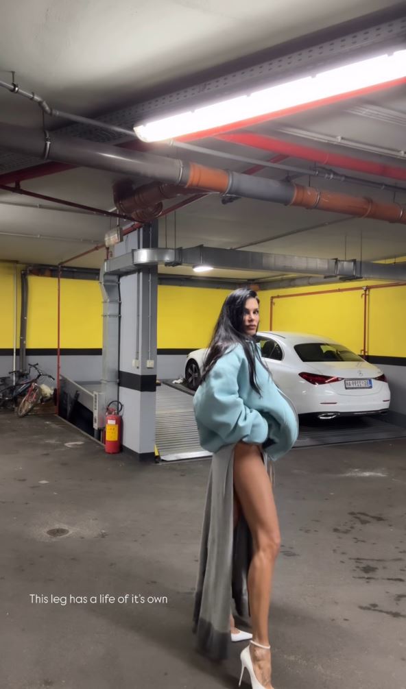 Đorđević sa dubokim izrezom.